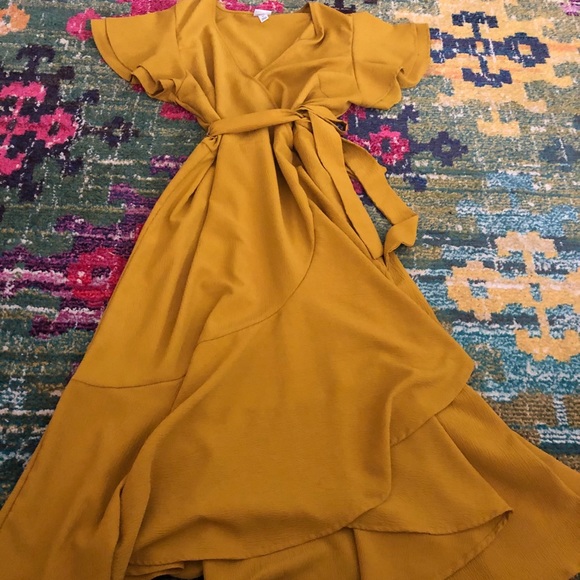 Dresses & Skirts - Mustard short sleeve midi wrap dress